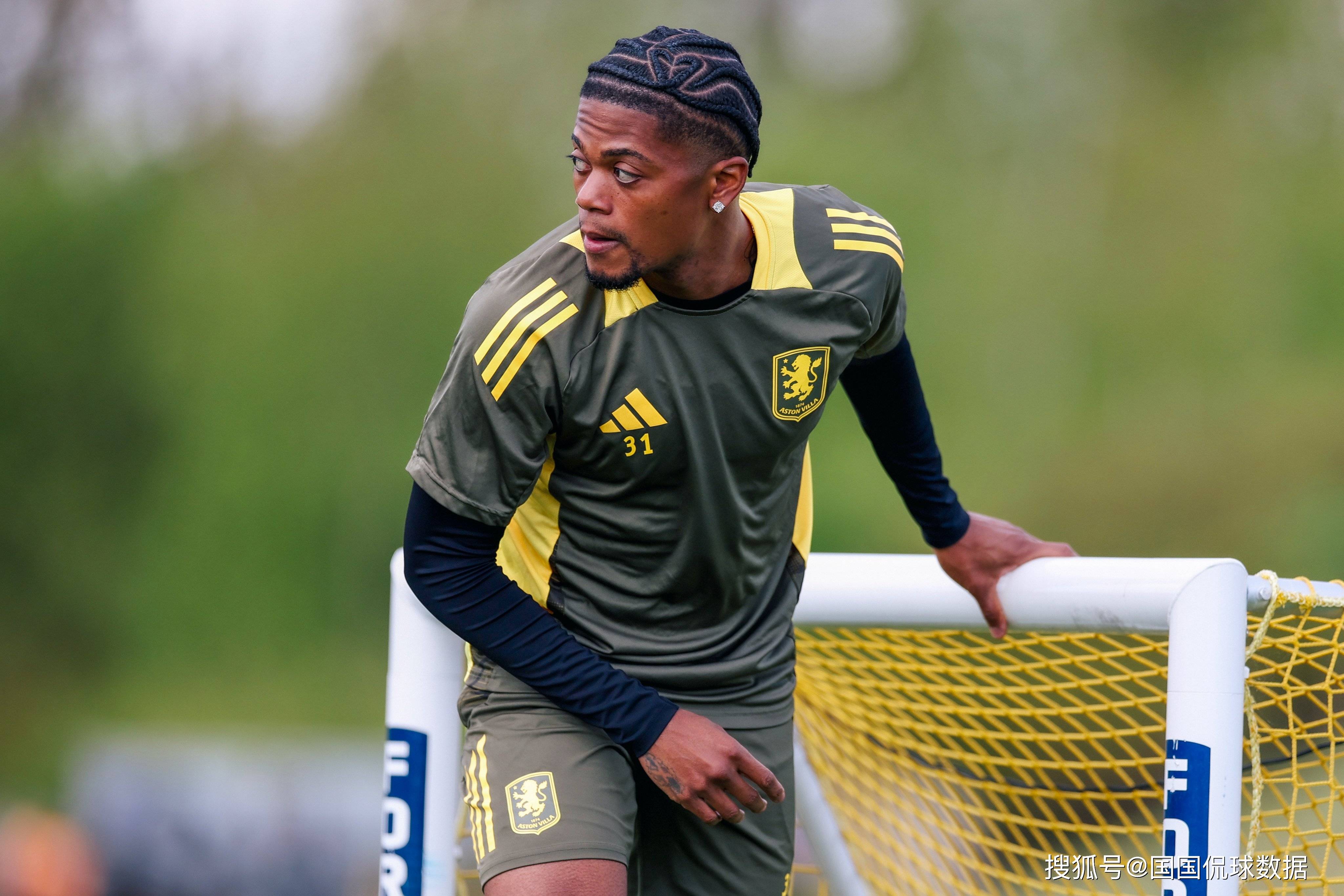 清晨纽卡斯尔调整名单以备英超巴特勒在加拿大队比赛中惊险取胜之后，里尔复出首秀的简单介绍