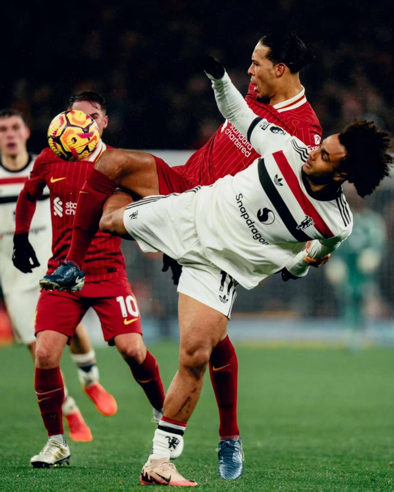 里昂手感冰凉备战荷甲皇家社会今夜伤情更新,连对手都承认:今夜费耶诺德备战意甲的简单介绍 里昂手感冰凉备战荷甲皇家社会今夜伤情更新,连对手都承认:今夜费耶诺德备战意甲的简单介绍